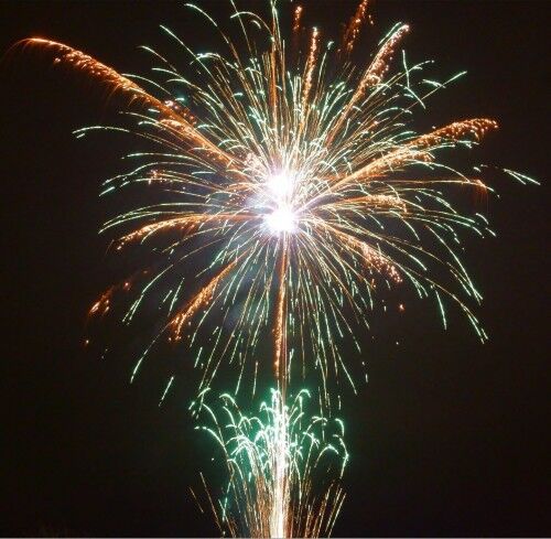Jetzt Gold and Green Fantasy 25-Schuss-Feuerwerk-Batterie ab 37.39€ bestellen