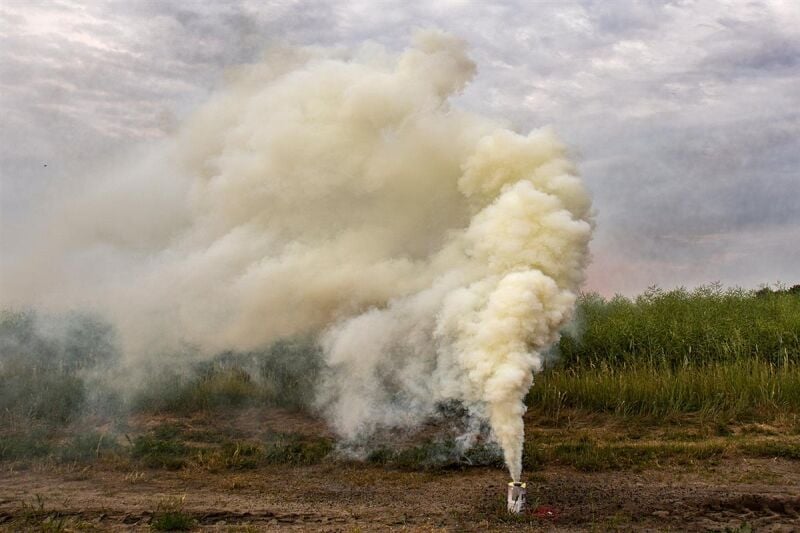 prs2000-tarnrauch-mit-reisszuender-100s-weiss